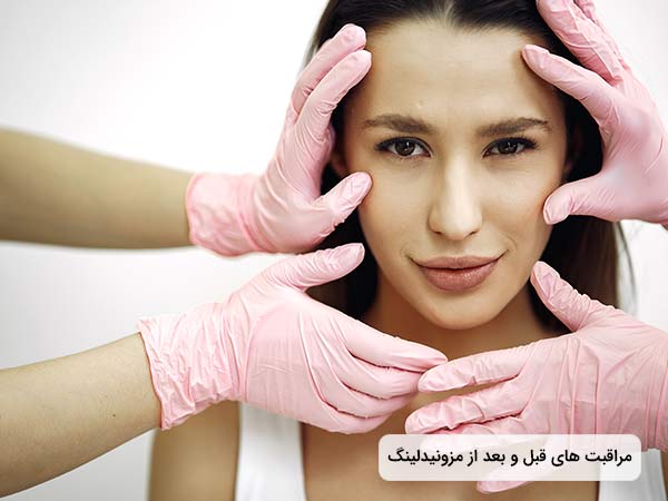 خانم جواني در تصوير مشاهده مي کنيد. تعدادي دست داراي دستکش درحال لمس کردن صورت اين خانم حوان مي باشند. خانم لبخند مليحي بر لب دارد. دستکش ها صورتي مي باشند.