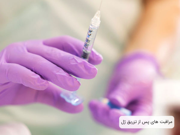 تصویر دستکش های صورتی پزشک و همچنینن در حال گرفتن سرنک تزریق . پس زمینه تصویر کاملا کرد می باشد