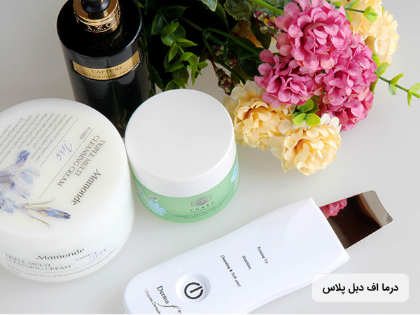 دستگاه اتوی پوست درما اف بخاردار دبل پلاس کره Derma F++ و تصویر دو عدد کرم و یک عدد لوسیون پوست و تعدادی شاخه گل صورتی و زرد