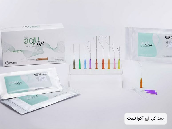تعدادی از محصولات برند آکوا ليفت کره در کنار هم با پس زمينه طوسی رنگ.