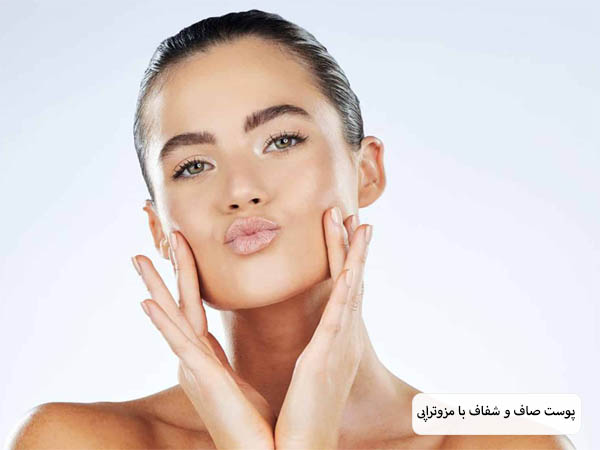 پوست شفاف و شاداب یک خانم جوان در پس زمینه سفید.